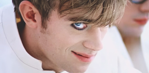 <em>The Universal. Blur.</em> Реж. Джонатан Глейзер, 1995