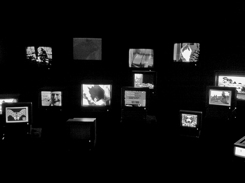 «Инсталляция Zapping Zone: Proposals for an Imaginary Television (1990)