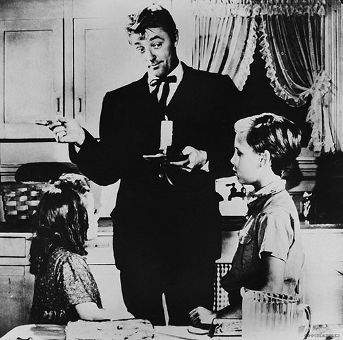«Ночь охотника». Реж. Чарльз Лоутон, 1955